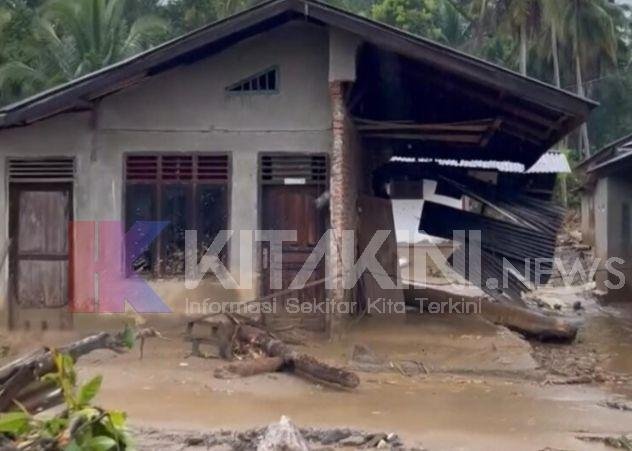 Sejumlah Rumah Rusak Diterjang Banjir Bandang di Tapsel, Makan Korban