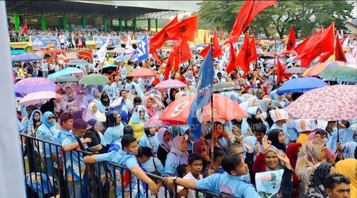 Meski Hujan, Ribuan Massa Tetap Meriahkan Kampanye Hapendi-Gempar di Padangsidimpuan