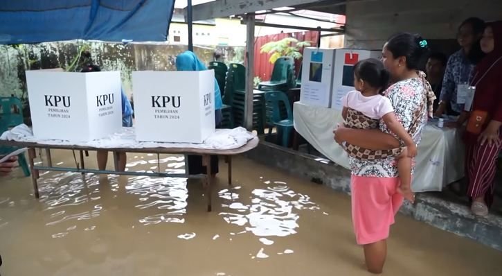 Potret Banjir Warnai Momentum Pencoblosan Pilkada Serentak 2024 di Sumut
