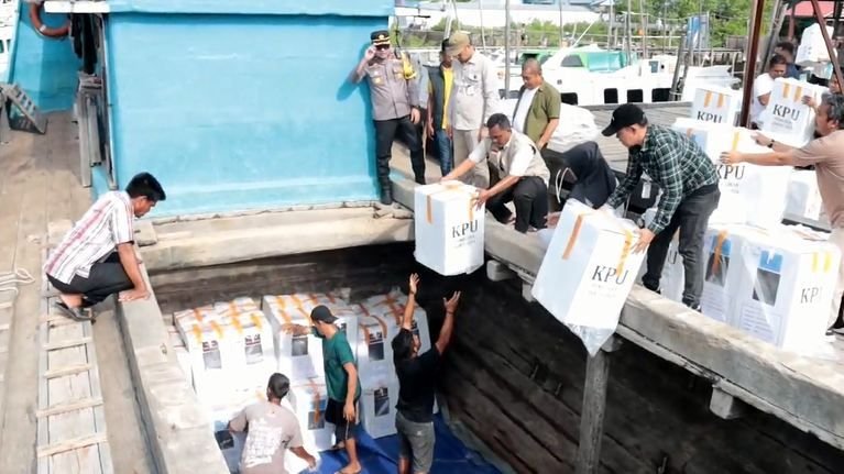 Logistik Pilkada Dikirim ke Pulau Terluar di Provinsi Riau