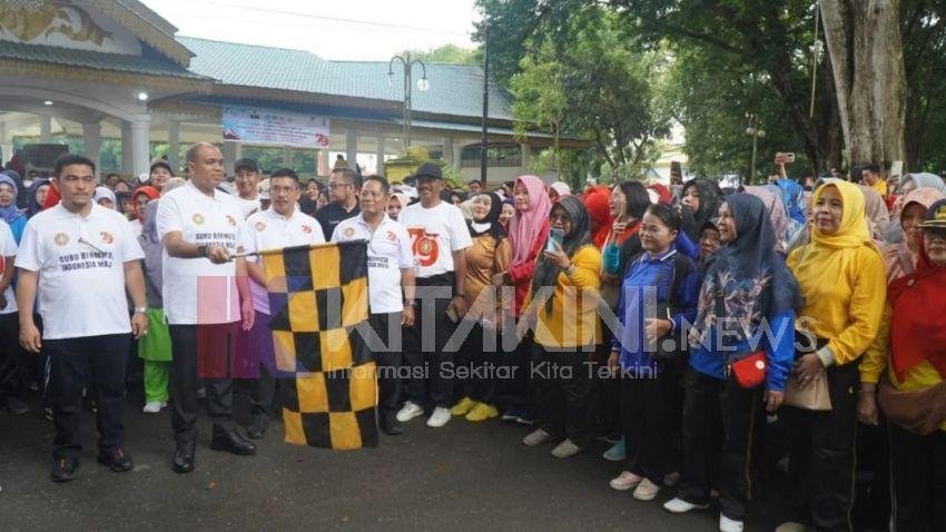 HUT ke-79 PGRI di Langkat, Ribuan Guru Ikuti Gerak Jalan Santai