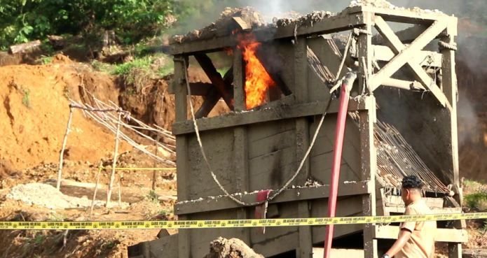 Pasca Penembakan Kasat Reskrim, Tambang Ilegal di Solok Selatan Dibakar