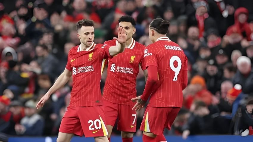 Liverpool Tahan Fulham 2-2 Meski Bermain dengan 10 Pemain