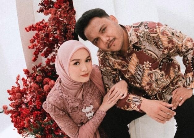 Salma Salsabil-Dimansyah Laitupa Positif Tunangan