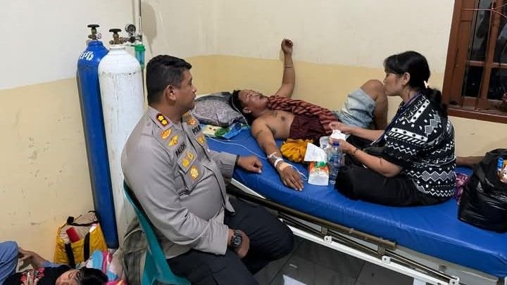 Kapolres Madina Jenguk Warga Korban Penganiyaan Oleh Oknum Polsek Linggabayu