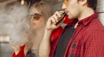 Isap Vape di Pesawat Kena Denda Rp14 Juta