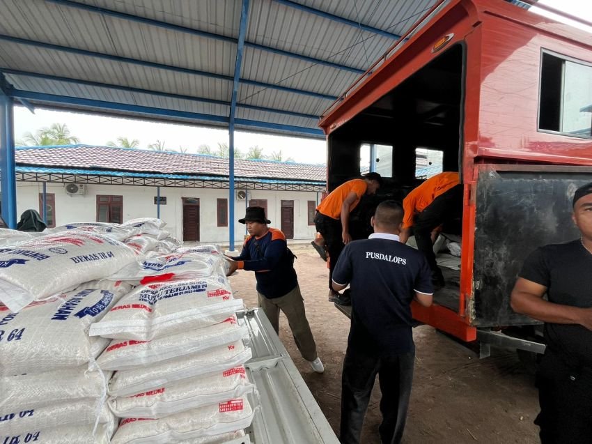 PT Inalum Salurkan Bantuan Pangan untuk Warga Terdampak Banjir di Batu Bara