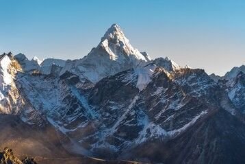 Biaya Pendakian ke Gunung Everest Naik Rp65 Juta