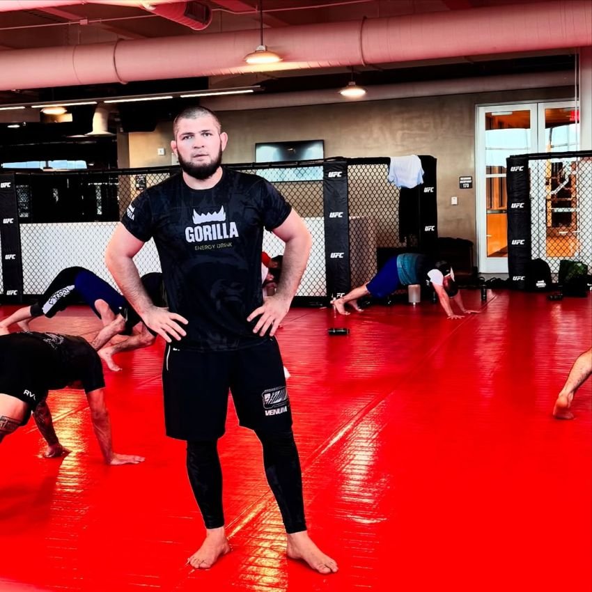 Khabib Nurmagomedov dan Frontier Airlines yang Mengusirnya dari Pesawat: Diskriminasi atau Kesalahpahaman?