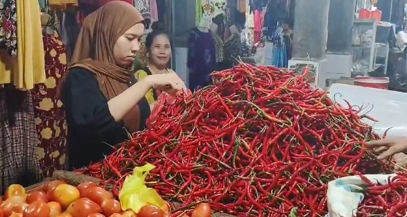 Imbas Cuaca Ekstrim, Harga Cabai Merah dan Rawit Naik Hampir 100 Persen