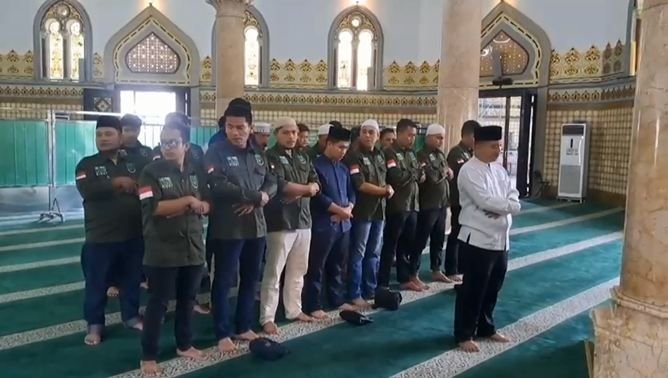 Sholat Ghaib Untuk Korban Penembakan Bos Rental, Diduga Dilakukan 3 Oknum TNI AL