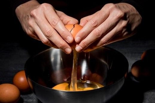 Masak Telur Pakai Microwave: Meledak!
