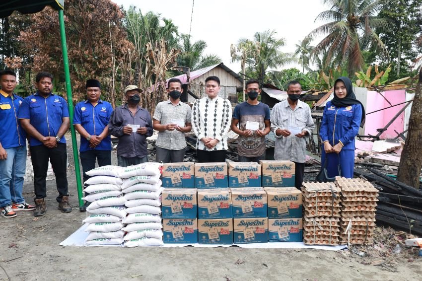 Ricky Anthony Berikan Bantuan Bahan Pangan Kepada Korban Kebakaran di Langkat