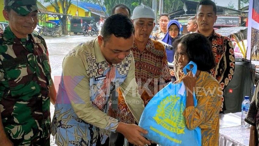 Rutan Tanjungpura Bagikan 250 Paket Bahan Pokok ke Warga Sekitar Rutan