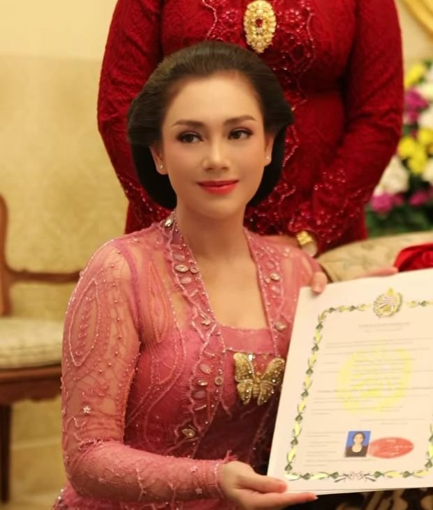 Celine Evangelista Dapat Gelar Kanjeng Raden Mas Ayu