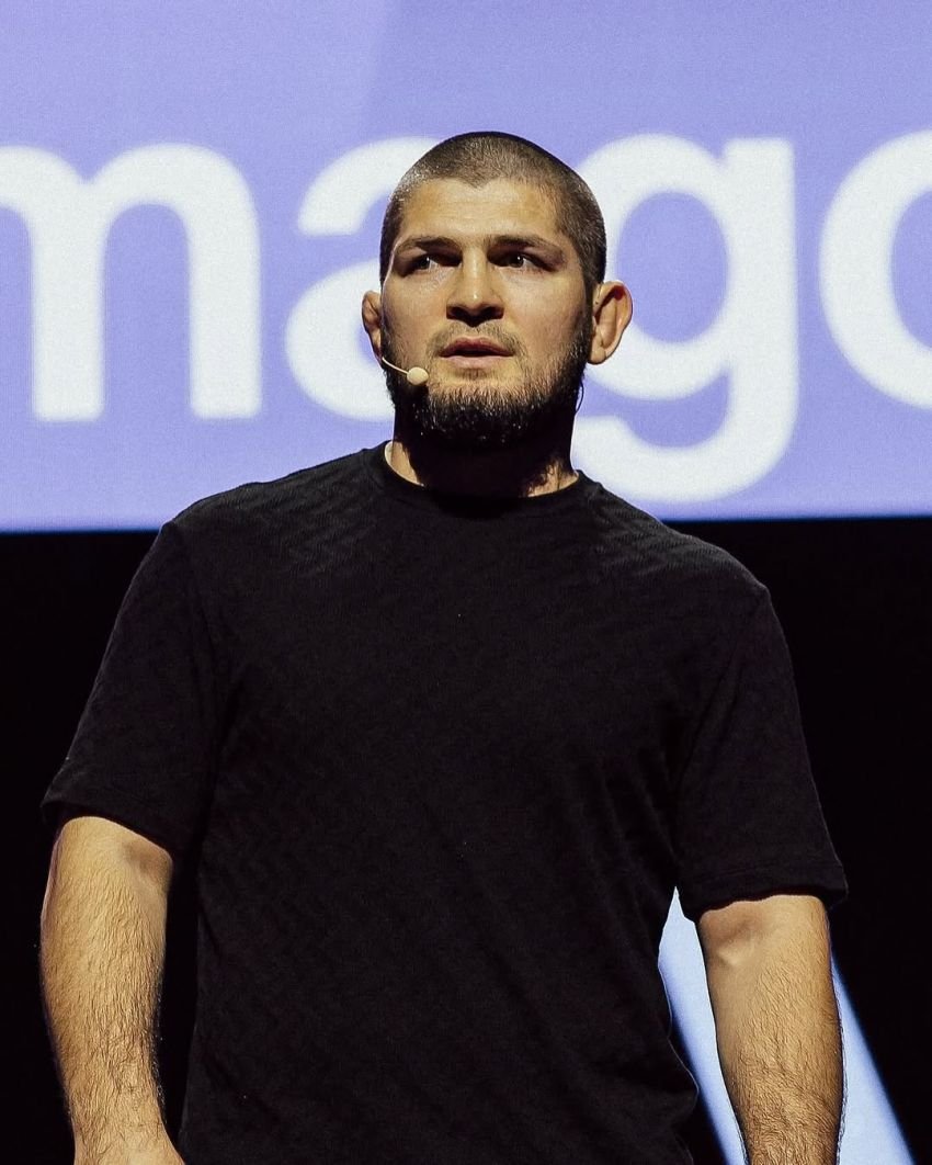 Khabib Nurmagomedov Klarifikasi Insiden Pengusiran dari Pesawat Frontier Airlines