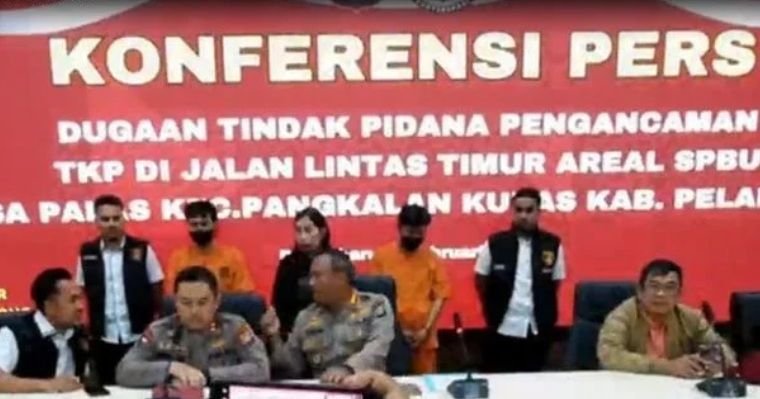 Polda Riau Tangkap Tiga Oknum Wartawan Pemeras Sopir Ekspedisi di Jalan Lintas Sumatera Pelalawan, Riau