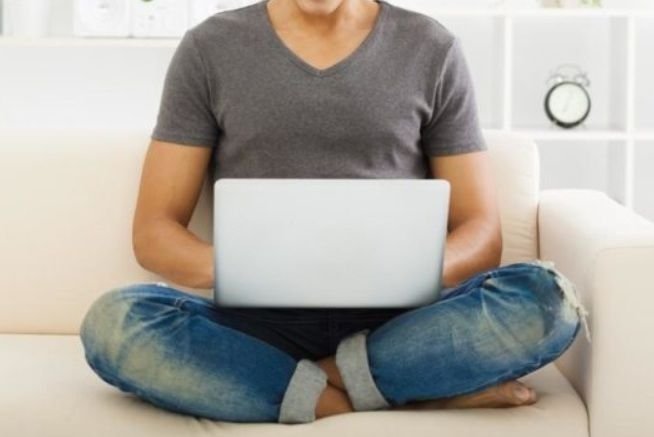 Hati-hati, Kebiasaan Memangku Laptop Bisa Berdampak Buruk Pada Kesuburan Pria