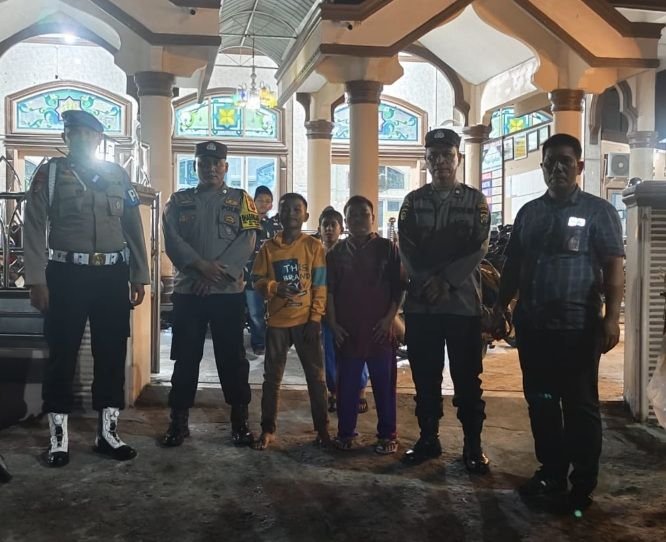 Polres Tanjung Balai Lakukan Pengamanan Sholat Tarawih di 10 Masjid
