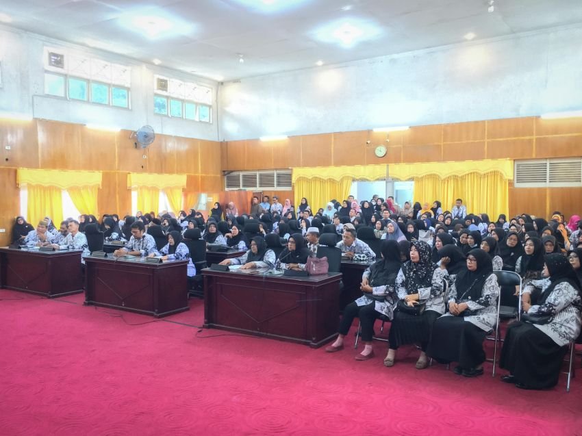 Guru di Padangsidimpuan Geruduk DPRD, Tuntut Sertifikasi Segera Cair