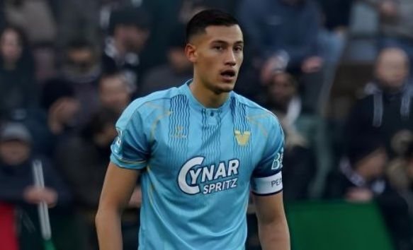 Layak Direkrut AC Milan, Jay Idzes Kokoh di Pertahanan, Tajam di Depan