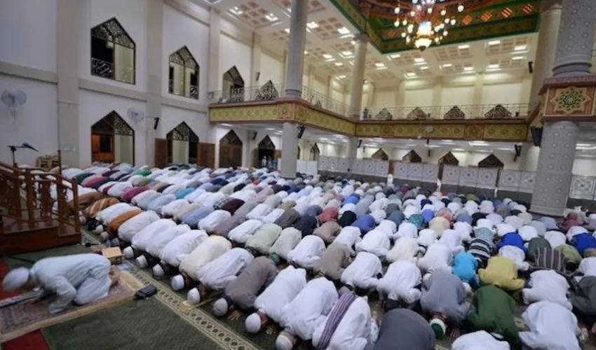 Keutamaan Sholat Tarawih Malam Ke-4 Ramadhan: Raih Pahala Seperti Membaca Kitab Suci