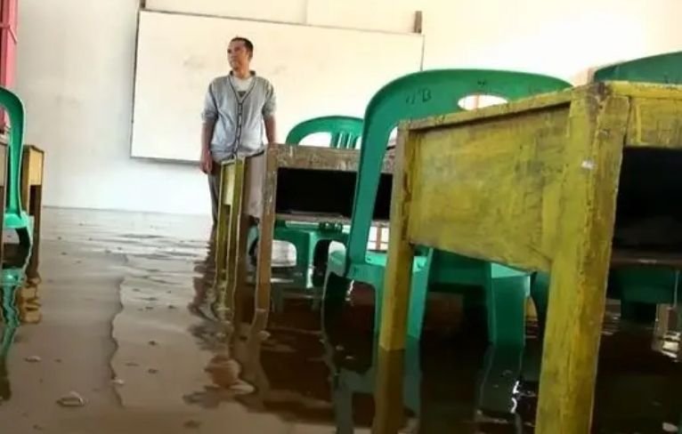 Banjir Rendam 17 Sekolah di Pekanbaru, Aktivitas Pendidikan Terhenti