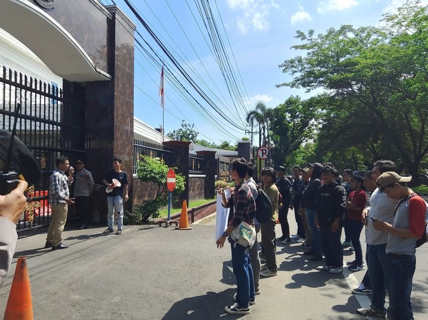 Aksi Mahasiswa Ricuh di Kejati Sumut, Tuntut Usut Dugaan Korupsi Proyek APBD Labura