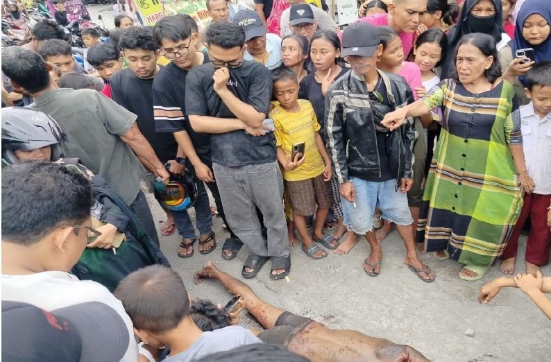 Diduga ODGJ, Pria di Medan Tikam Perut dan Gorok Leher di Depan Umum